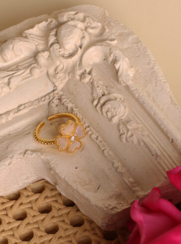 Ritzy Signature - Pearl Ring