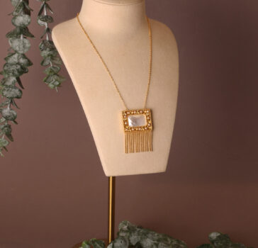 DANA - small Square - pearl necklace