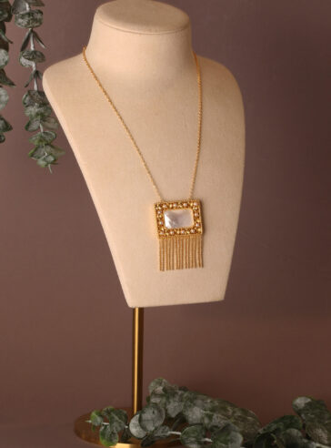 DANA - small Square - pearl necklace