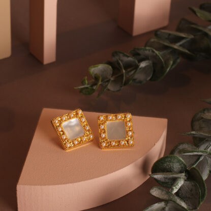 DANA - square pearl earrings