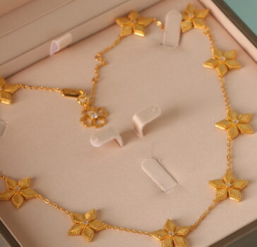 Special offer- Stella 10 flowers necklace golden