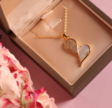BLOOMING LOVE - Small Necklace( short )