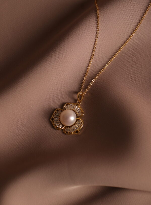Pearl Petals - Necklace