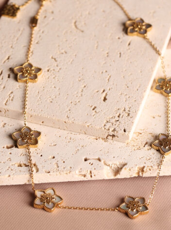 Jory - 7 flowers necklace